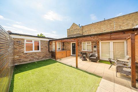 2b Oldfield Road, Hampton, TW12 2AE