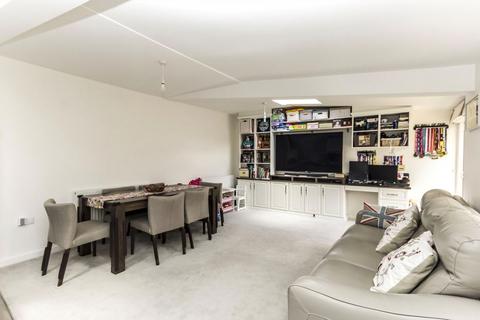 2b Oldfield Road, Hampton, TW12 2AE