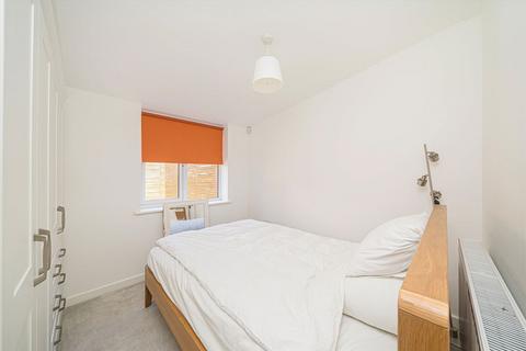 2b Oldfield Road, Hampton, TW12 2AE