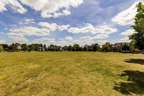 2b Oldfield Road, Hampton, TW12 2AE