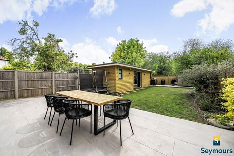 4 bedroom semi-detached house for sale, Queenhythe Road, Guildford GU4