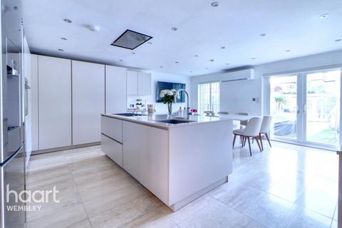 5 bedroom detached house for sale, Barn Hill Estate