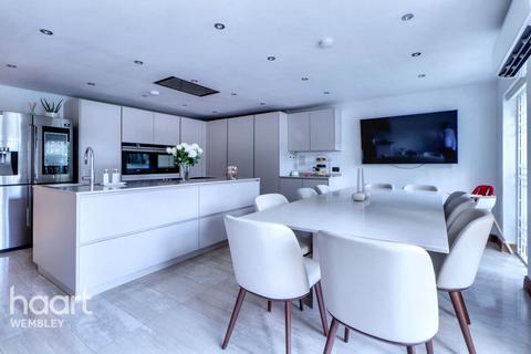5 bedroom detached house for sale, Barn Hill Estate