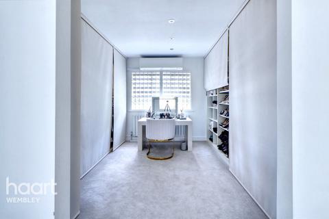 18 Mayfields, Wembley, HA9 9PS