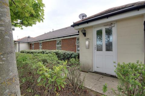 1 bedroom flat for sale, Robin Close, Brough