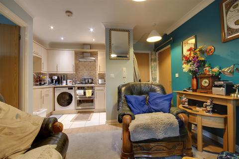 1 bedroom flat for sale, Robin Close, Brough