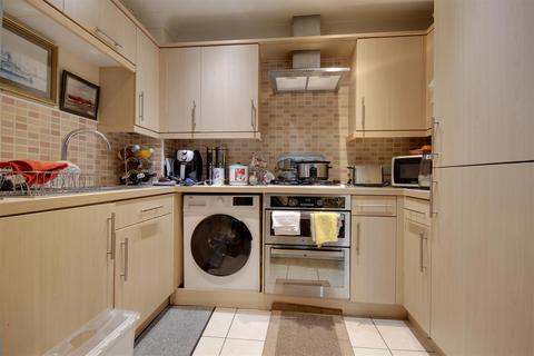 1 bedroom flat for sale, Robin Close, Brough
