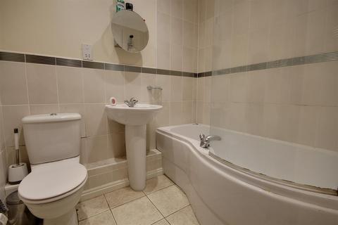 1 bedroom flat for sale, Robin Close, Brough