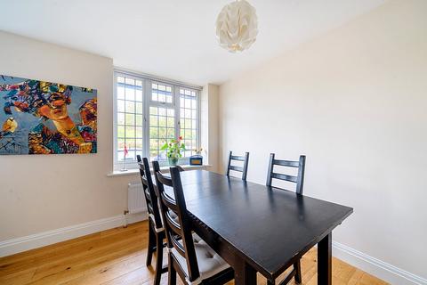 3 Queens Close, Esher, KT10 8NS
