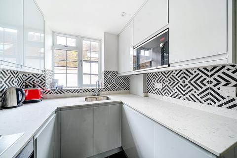 3 Queens Close, Esher, KT10 8NS