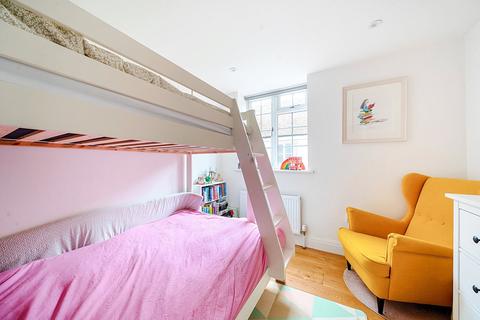 3 Queens Close, Esher, KT10 8NS