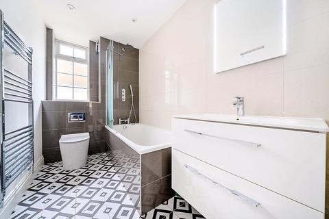 3 Queens Close, Esher, KT10 8NS