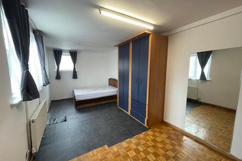 undefined, Cunningham Park, Harrow HA1