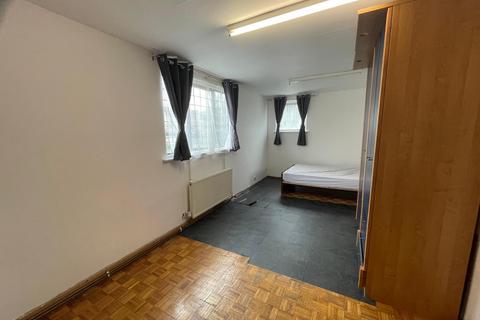 undefined, Cunningham Park, Harrow HA1