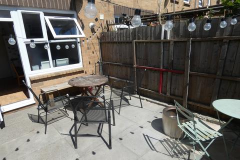 16 Foxley Close, London, E8 2JN