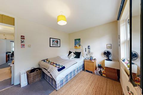 16 Foxley Close, London, E8 2JN