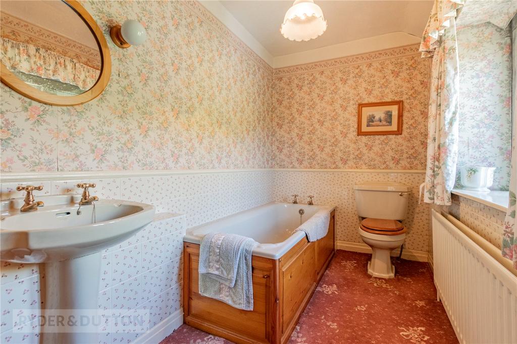 En-Suite Bathroom