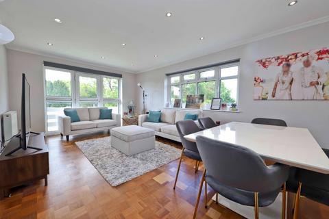 2 bedroom apartment for sale, Elm Park Road, Middlesex HA5