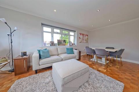 2 bedroom apartment for sale, Elm Park Road, Middlesex HA5