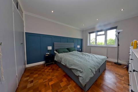 2 bedroom apartment for sale, Elm Park Road, Middlesex HA5