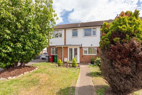 4 bedroom end of terrace house for sale, Burgett Road, Slough