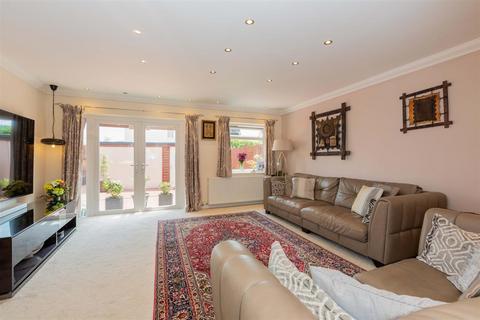 4 bedroom end of terrace house for sale, Burgett Road, Slough