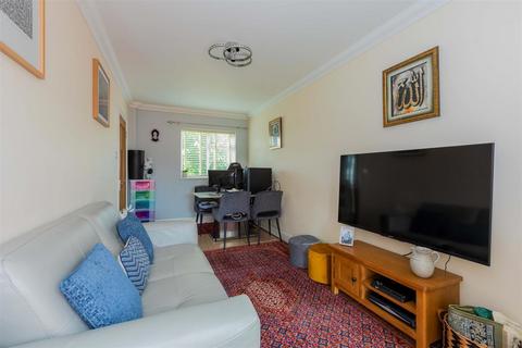4 bedroom end of terrace house for sale, Burgett Road, Slough