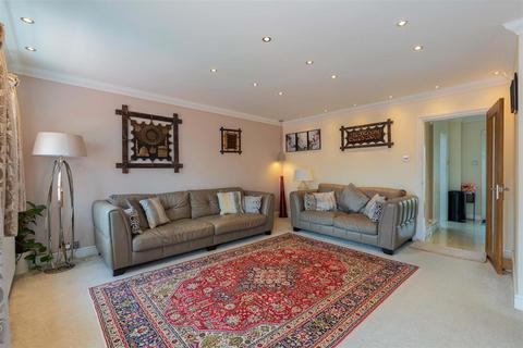 4 bedroom end of terrace house for sale, Burgett Road, Slough