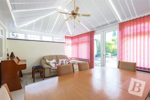2 bedroom bungalow for sale, Canewdon Gardens, Wickford, Essex, SS11
