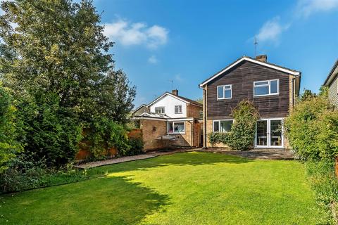 10 Burrows Close, Bookham, Leatherhead, KT23 3HB