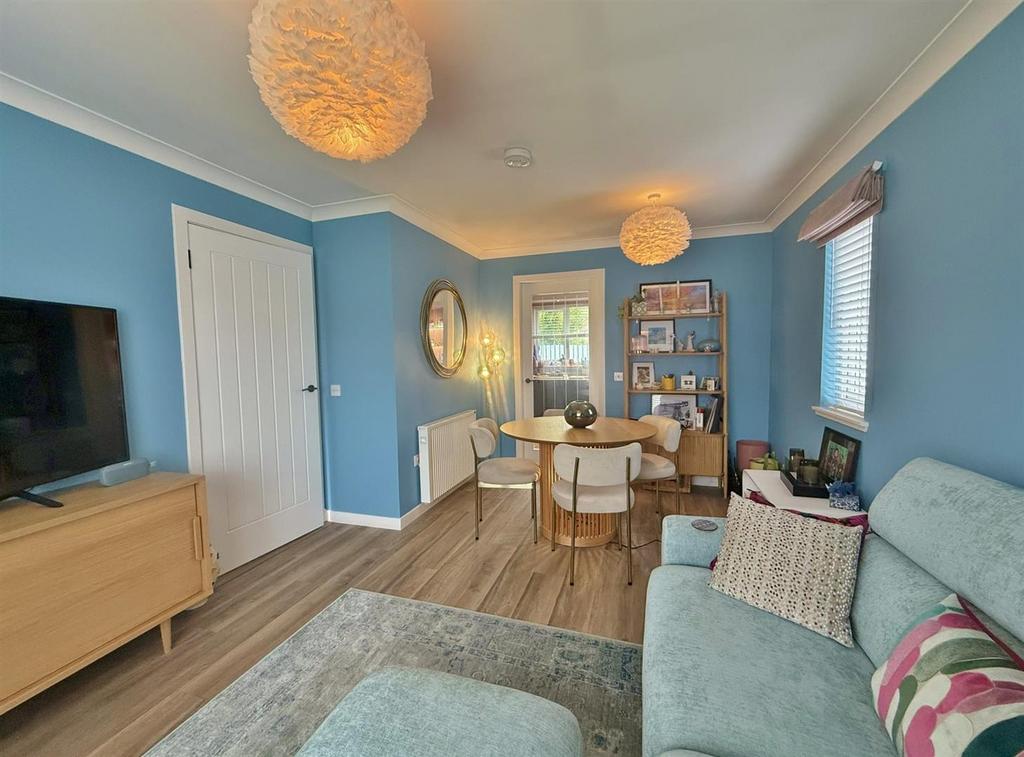 Lounge to kitchen