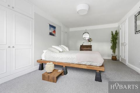 9a Albany Road, London, N4 4RR