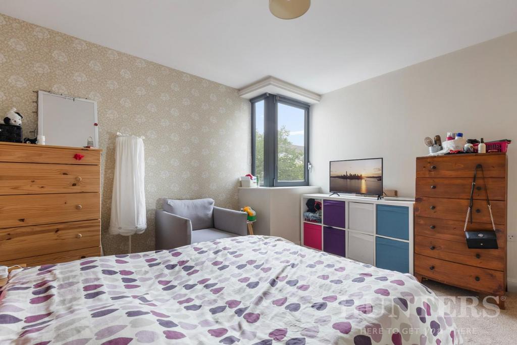 Flat 13, Hollyfield, Pooles Park N4 3 FG-2.jpg