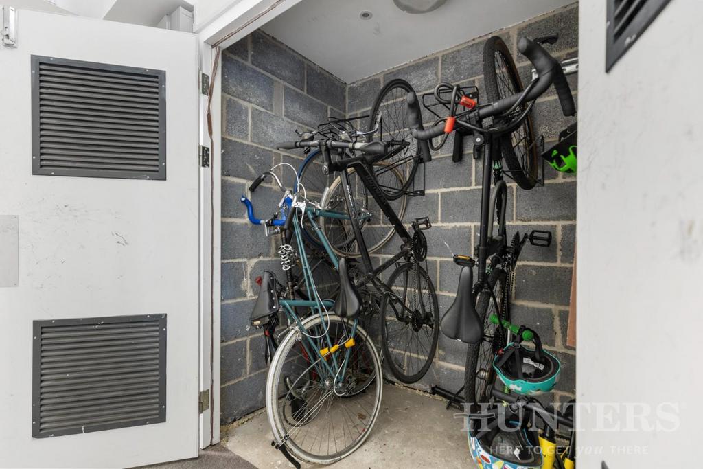 Flat 13, Hollyfield, Pooles Park N4 3 FG-11.jpg