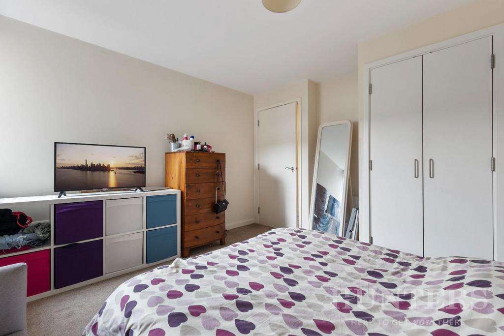 Flat 13, Hollyfield, Pooles Park N4 3 FG-3.jpg
