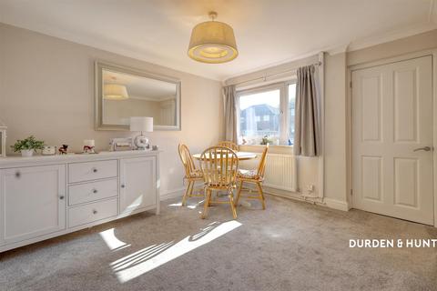 39 Adelaide Drive, Colchester, CO2 8UT