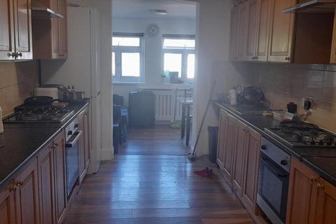 1 bedroom terraced house to rent, Grove Green Road, Leytonstone, E11