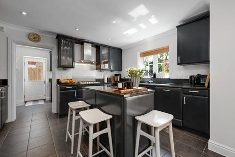 4 Boundary Park, Weybridge, KT13 9RR