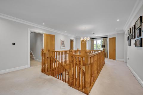 4 Boundary Park, Weybridge, KT13 9RR