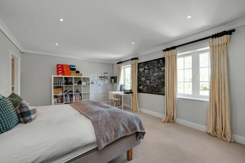 4 Boundary Park, Weybridge, KT13 9RR