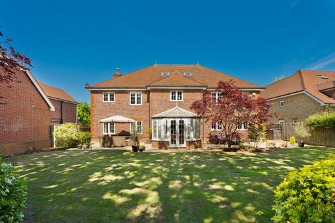 4 Boundary Park, Weybridge, KT13 9RR