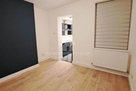 3 bedroom terraced house to rent, Newcastle Avenue, Worksop, S80 1LX