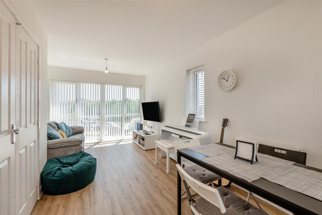 8647206-interior03.jpg