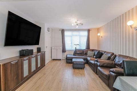 36 Mannock Drive, Loughton, IG10 2JB