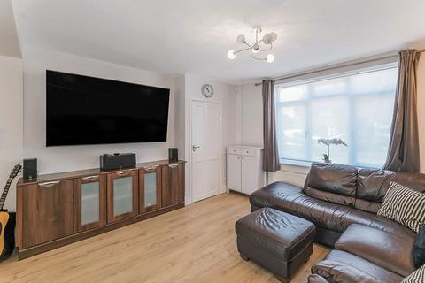 36 Mannock Drive, Loughton, IG10 2JB