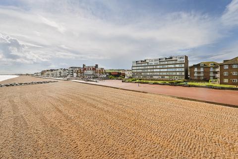 17 Admirals Walk, Hythe, CT21 6AL