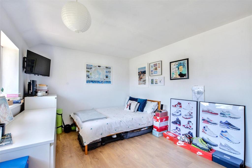 Bedroom 1 2.jpeg