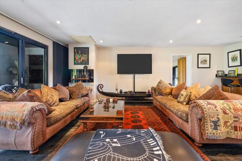 6 bedroom detached house to rent, Jubilee Road, Finchampstead, Wokingham, Berkshire, RG40