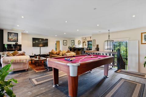 6 bedroom detached house to rent, Jubilee Road, Finchampstead, Wokingham, Berkshire, RG40