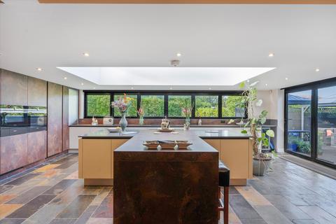 6 bedroom detached house to rent, Jubilee Road, Finchampstead, Wokingham, Berkshire, RG40